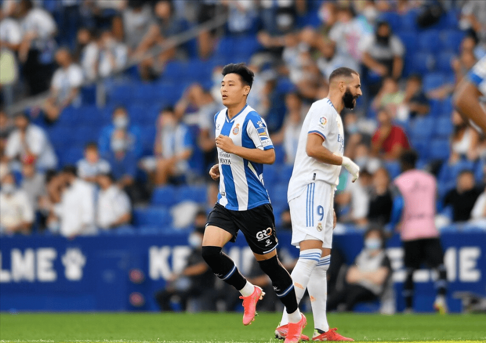 包含巴塞罗那迎中超关键赛，赛后状态回暖，球迷炸锅，更衣室氛围转暖的词条