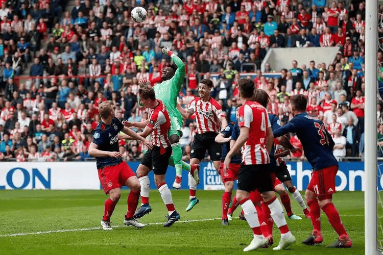 爱游戏官网-巴塞罗那训练开放日；赛前刷新队史纪录引欢呼；荷甲在即；阵容厚度经受考验的简单介绍